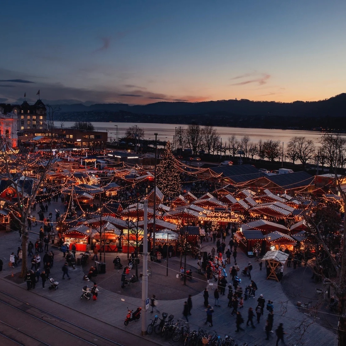 marche-de-noel-wienachtsdorf-place-sechselautenpla