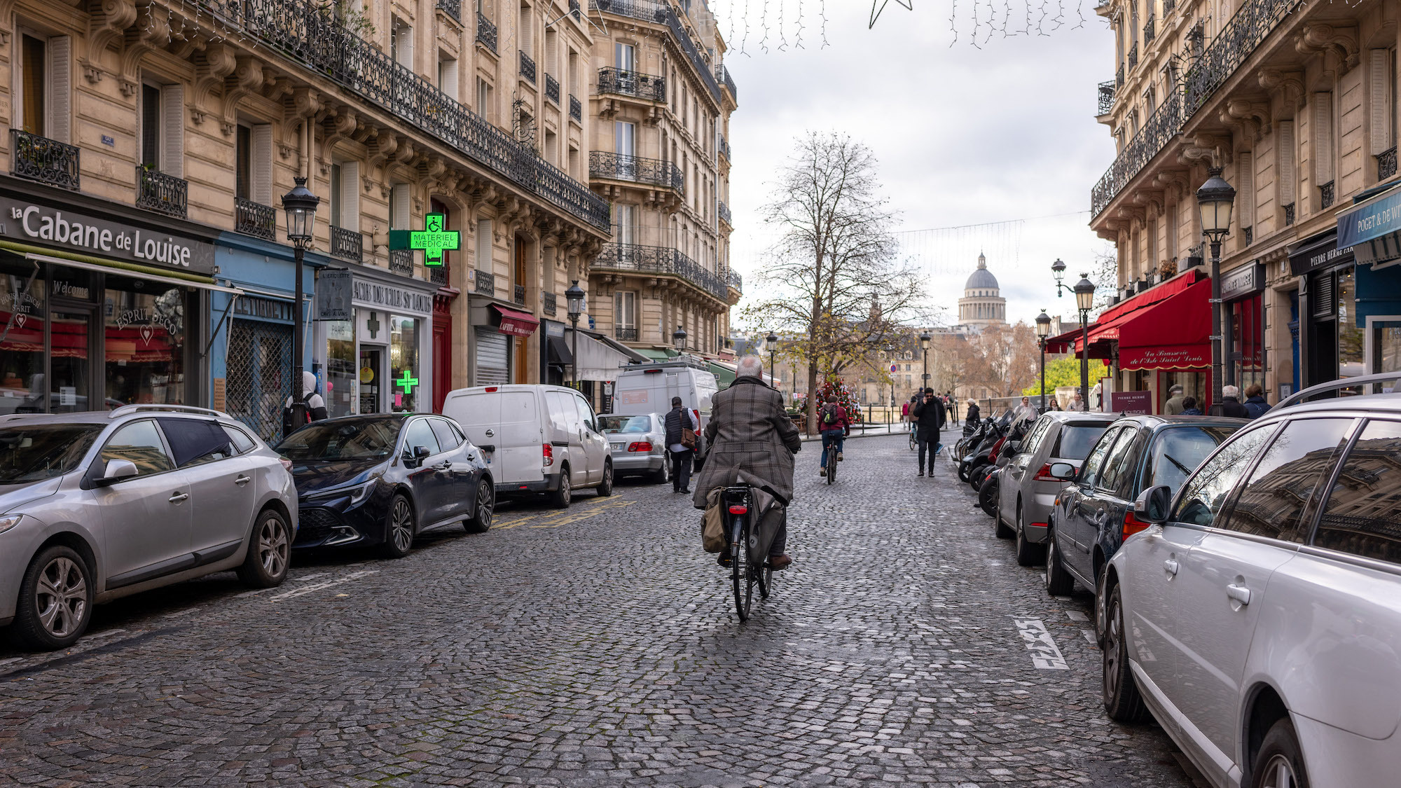 velo-paris-notre-dame-panthe-on-pave-s-calme-voitu