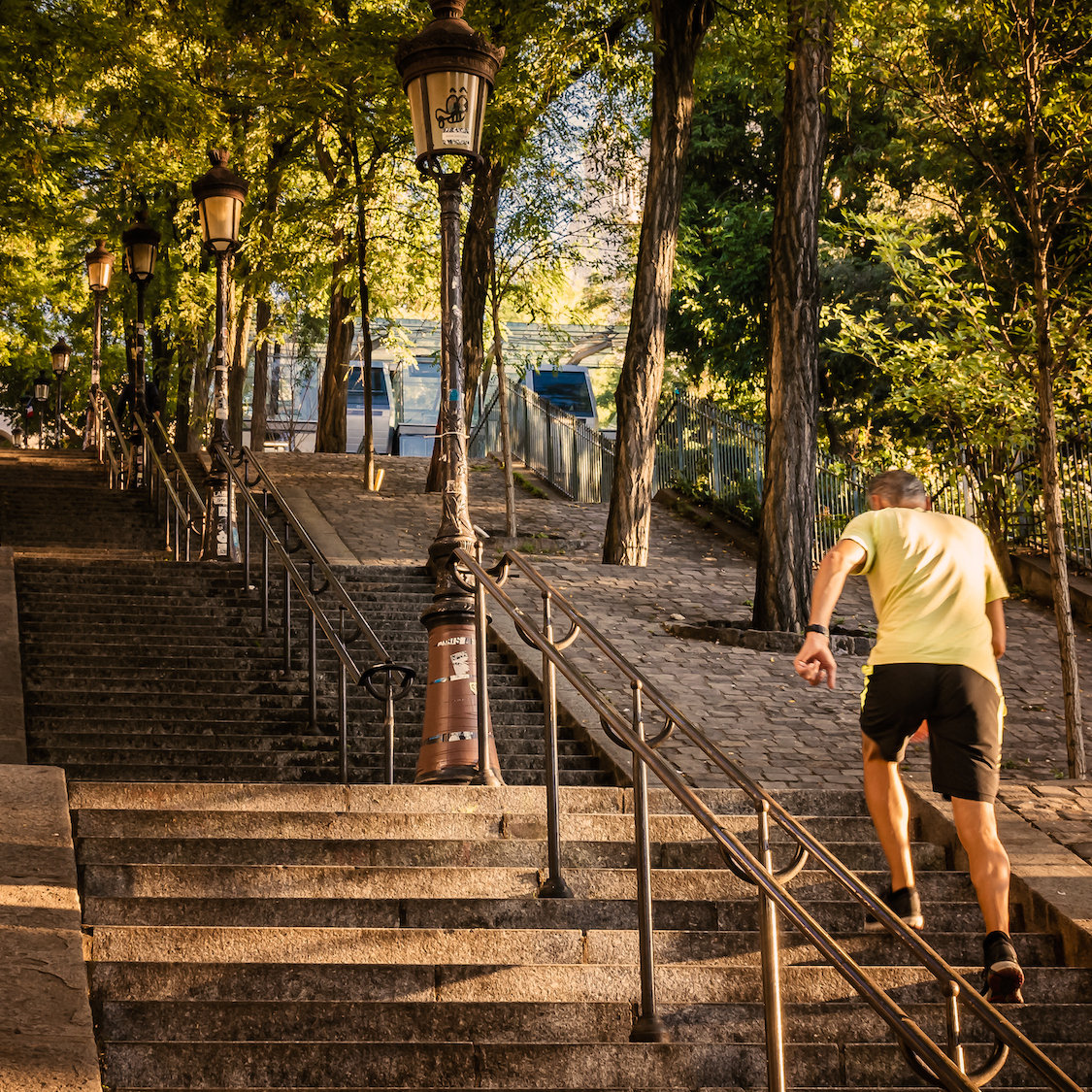 coureur-escalier-montmartre-marches-jogging-course