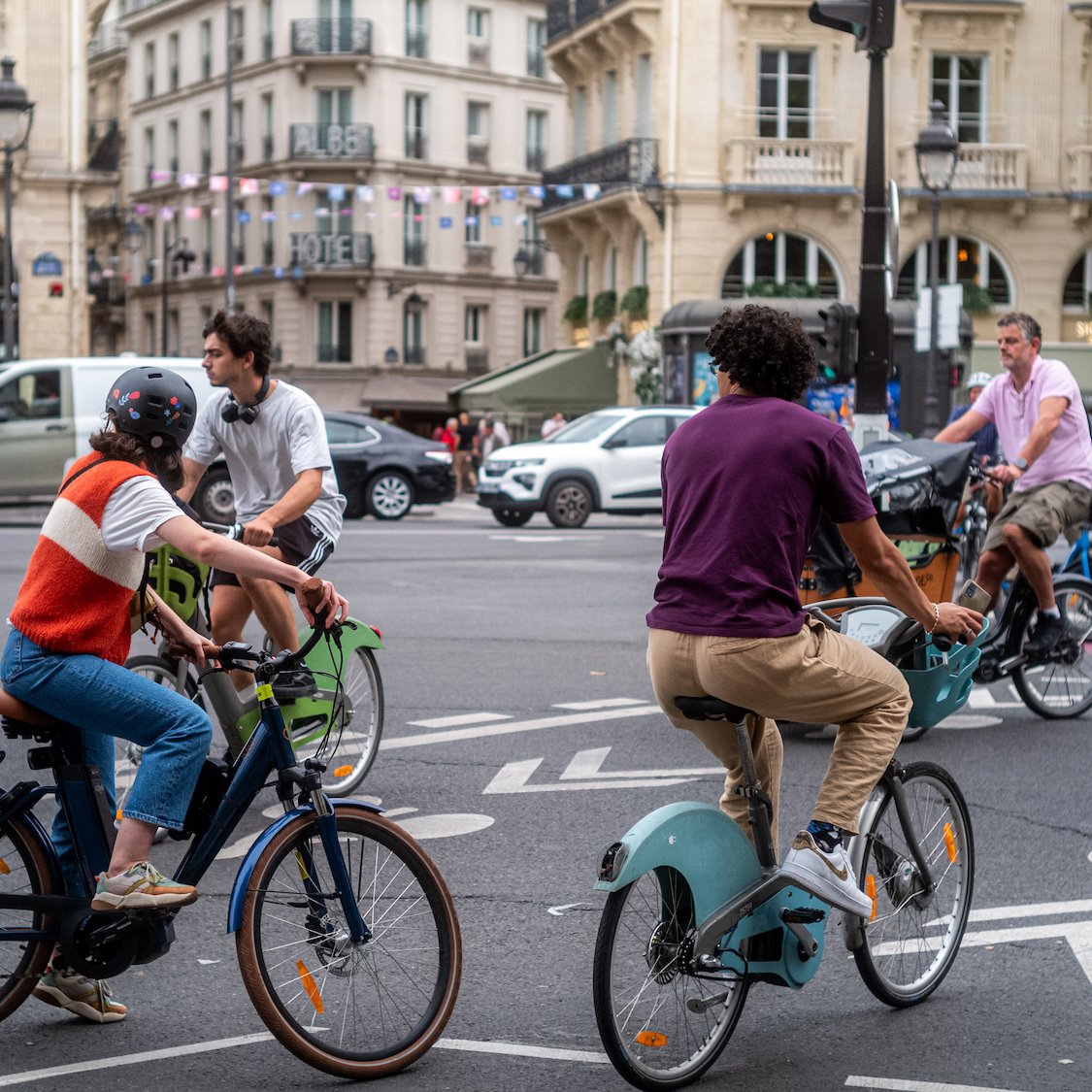 velo-paris-rue-piste-cyclable-velib-electrique-nor