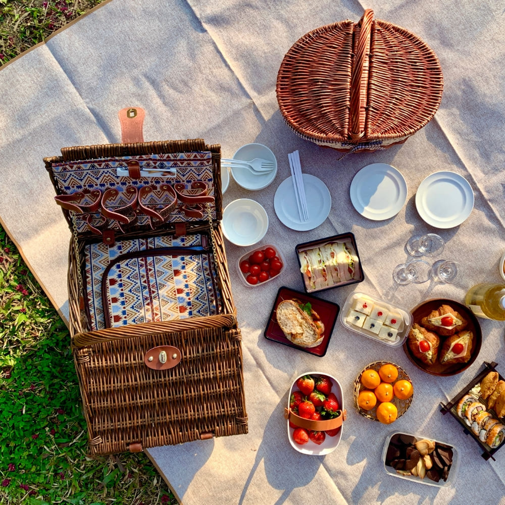 Picnic in the Japanese Garden Dijon