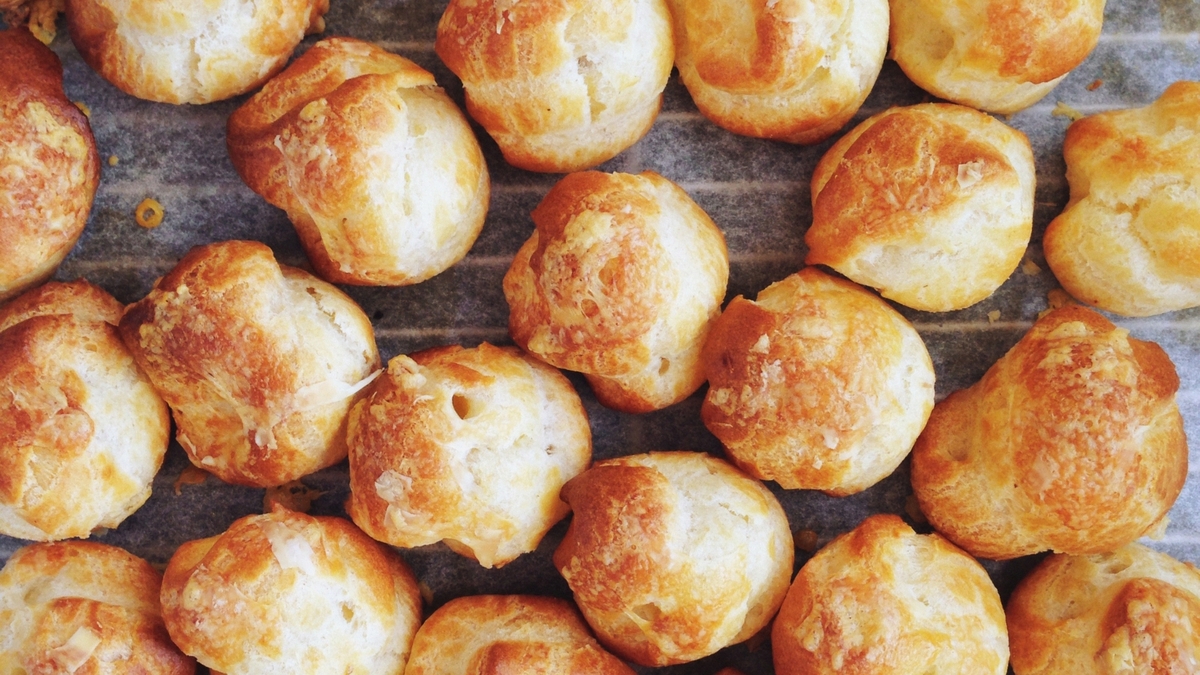 La recette authentique des gougères au fromage d’Époisses | Le Bonbon