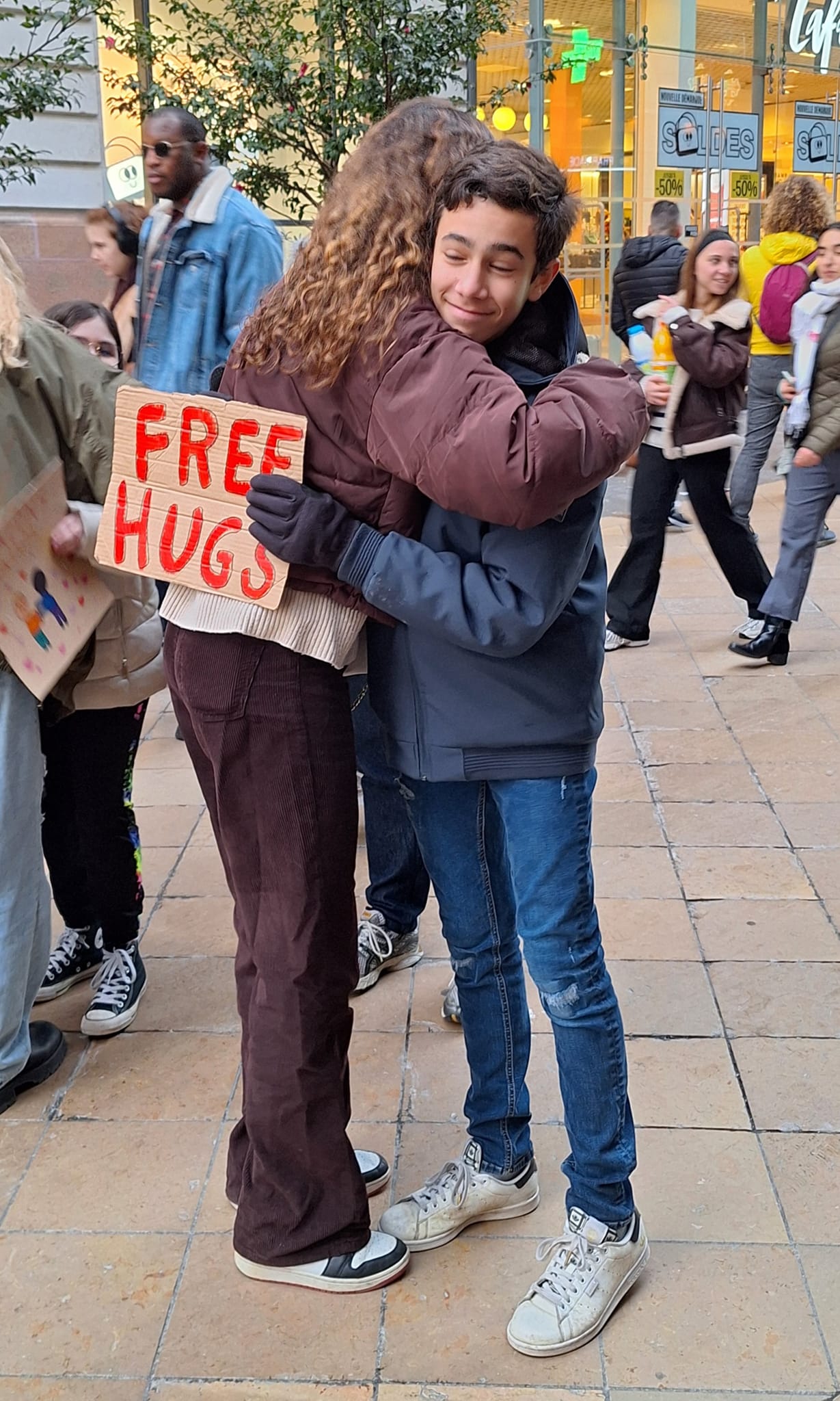 free hugs bordeaux