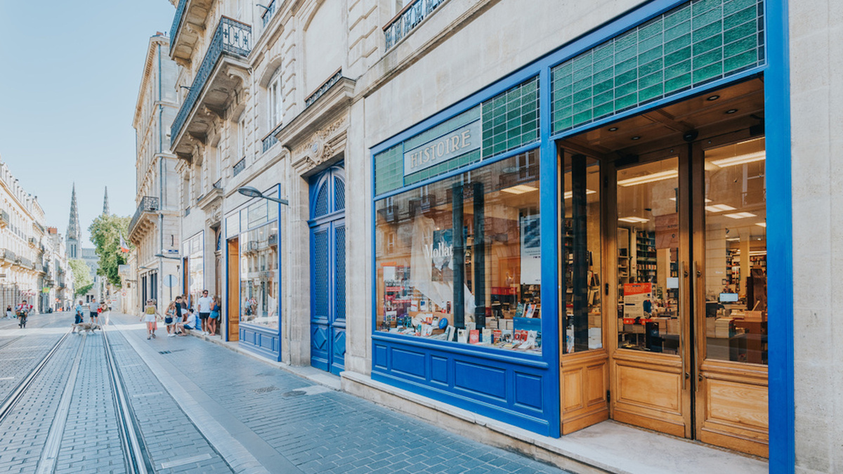 the-oldest-independent-bookstore-in-france-is-in-bordeaux-le-bonbon