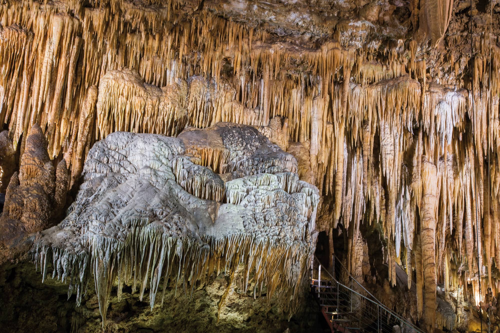 gouffre de proumeyssac cathedrale cristal