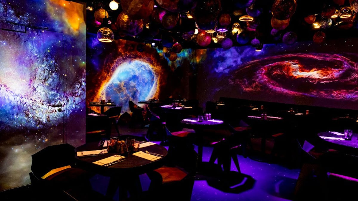 Immersive space brunch all summer long in Paris!