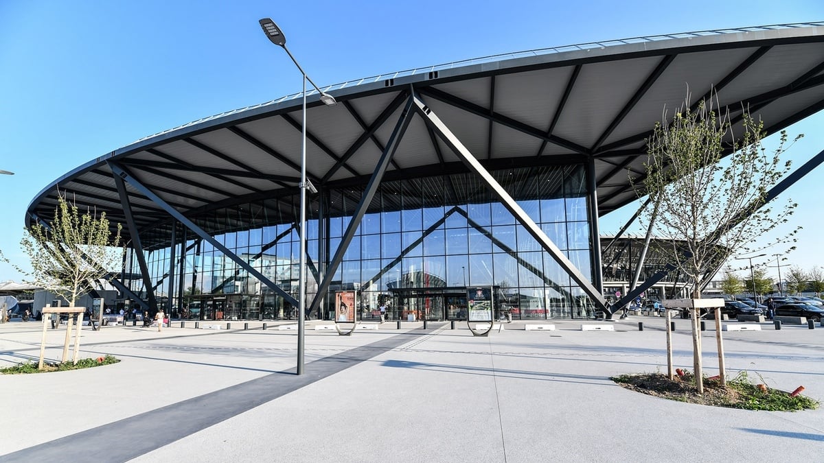 Une nouvelle ligne de bus va rejoindre l'aéroport de Lyon pour ...