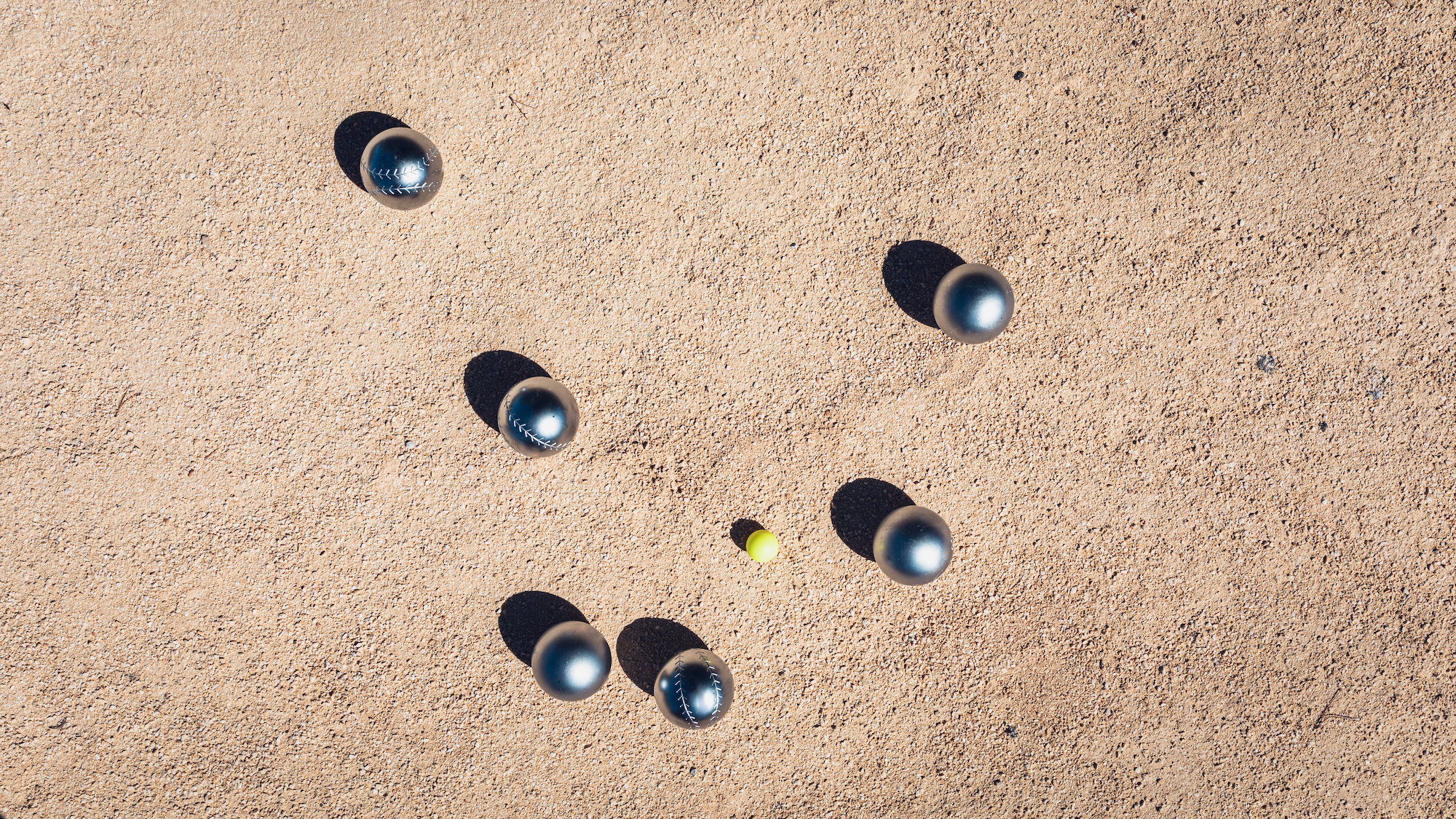 Tu tires ou tu pointes ? 63e Mondial La Marseillaise à pétanque 2024 shutterstock-1761134174