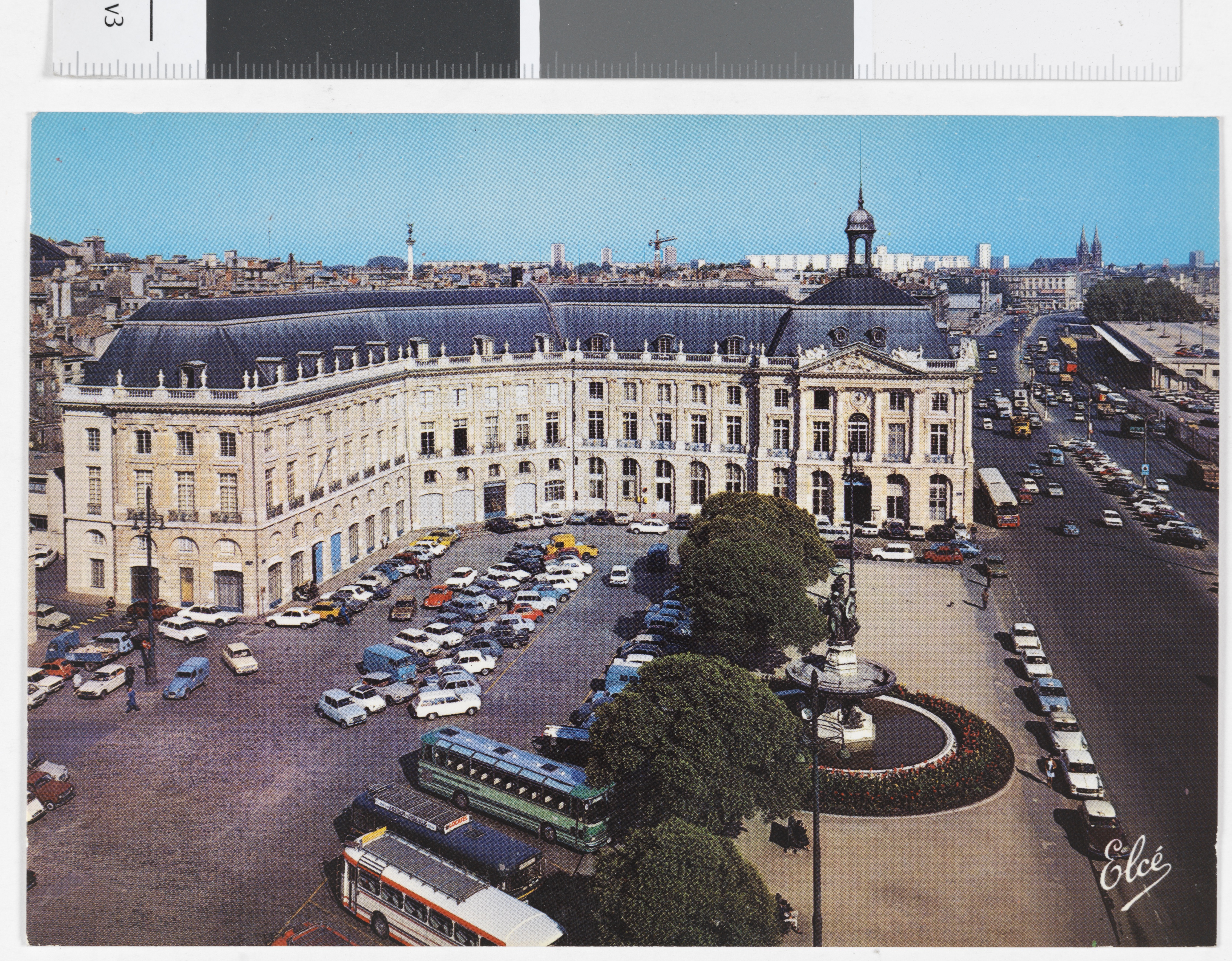 Avis aux mélancoliques, aux amoureux des photos perdues et des époques révolues : voici une sélection unique et illustrée du Bordeaux d’antan