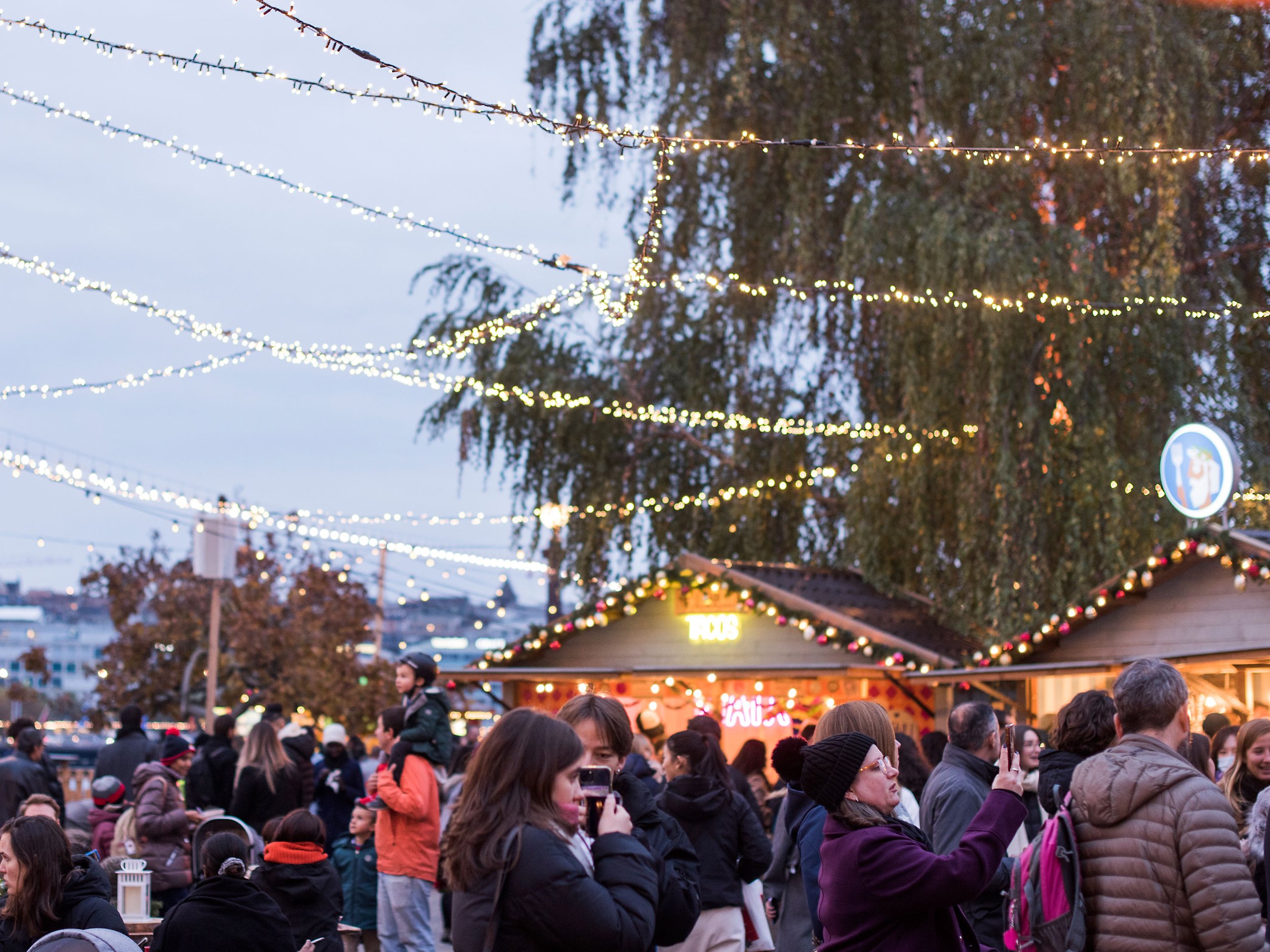 marche-noel-au-quai-geneve-2024