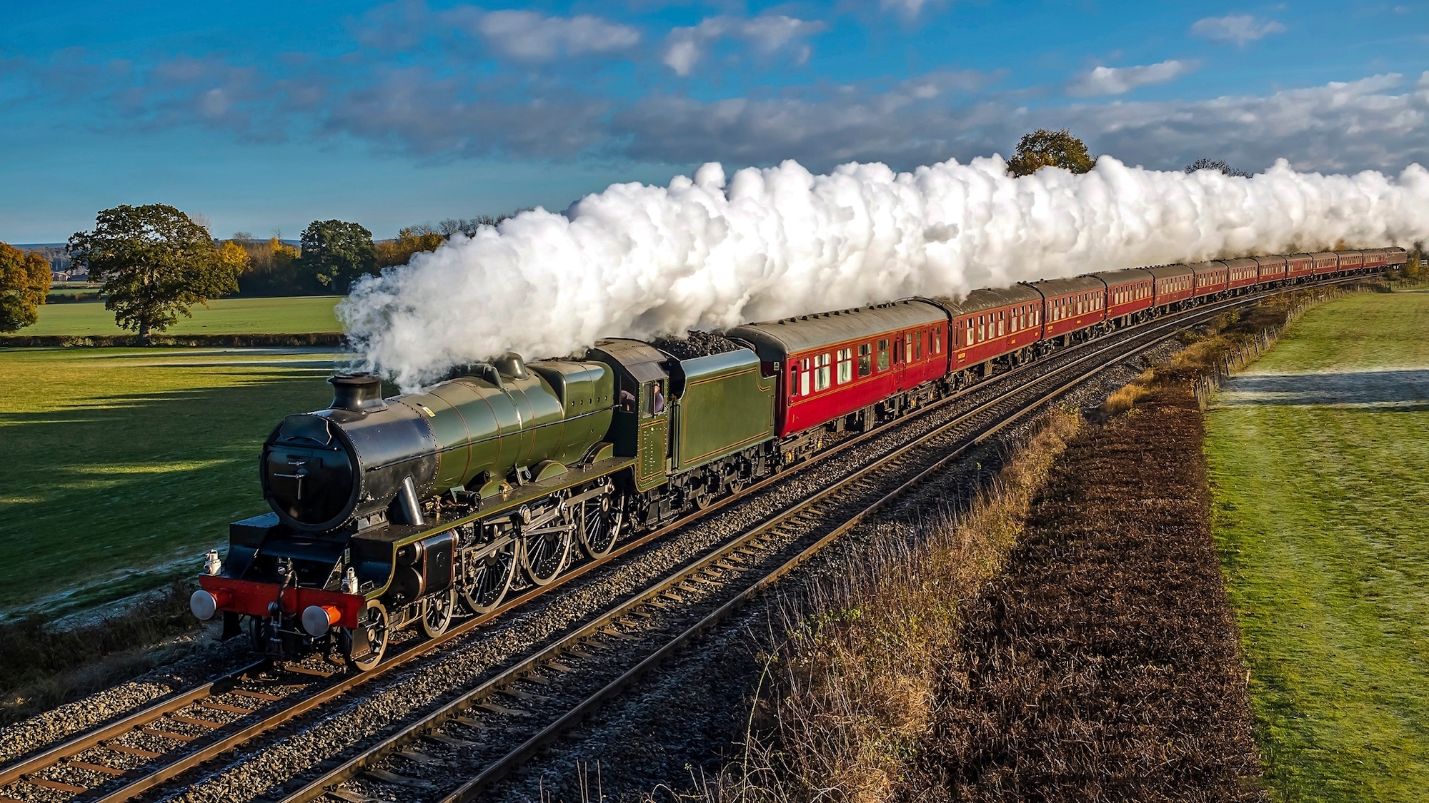 Trois escapades à bord d'un train à vapeur à faire en France shutterstock-2234269587