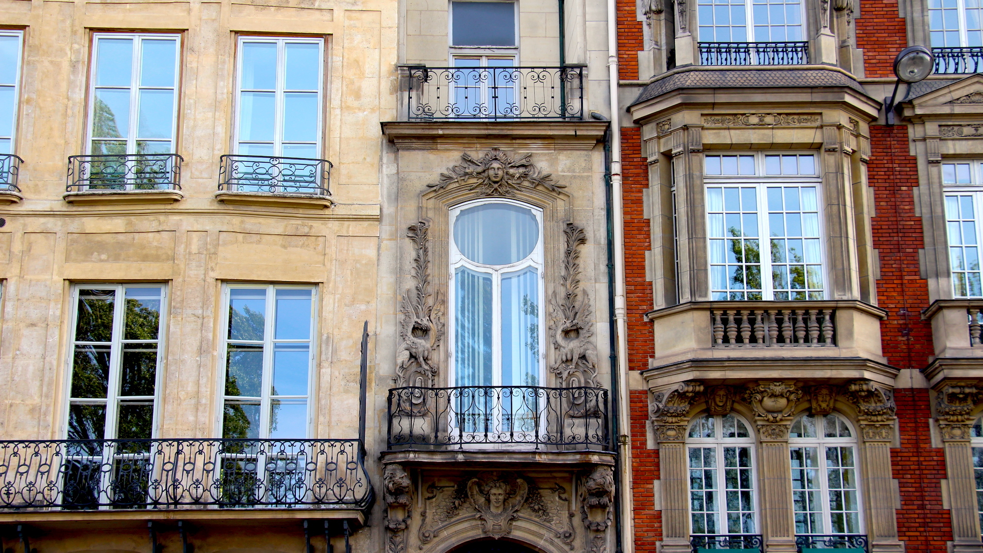 ho-tel-pioust-de-saint-gilles