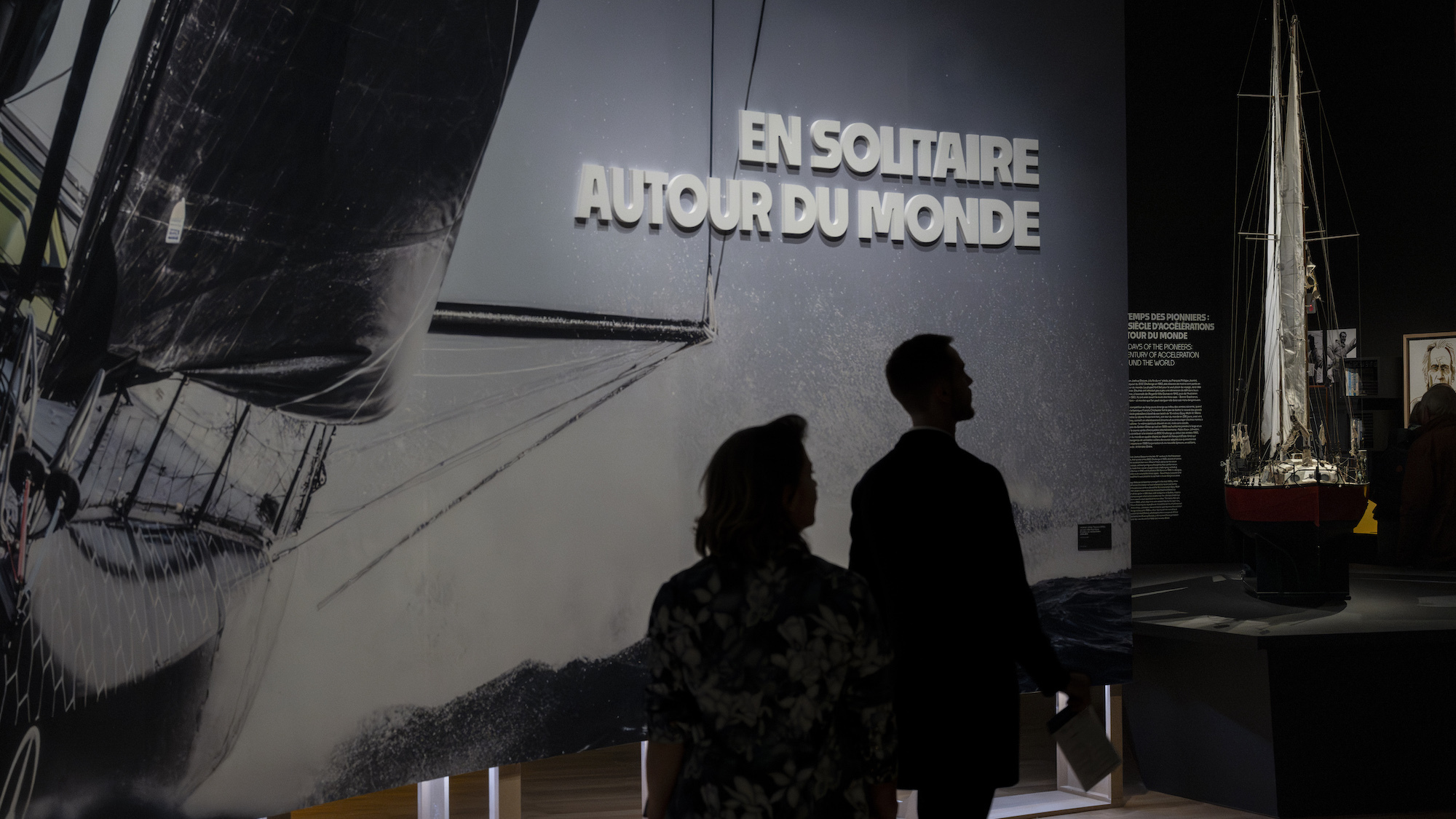 visiteurs-expo-nocturne-en-solitaire-autour-du-mon