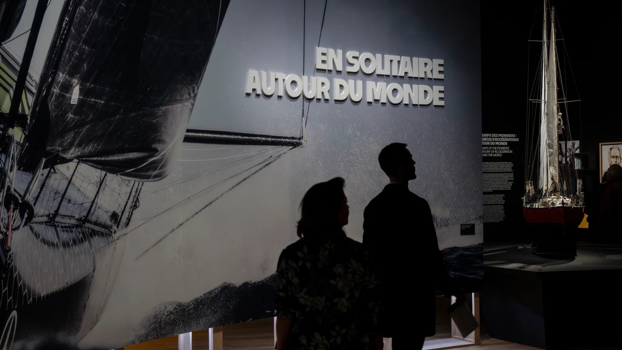 visiteurs-expo-nocturne-en-solitaire-autour-du-mon