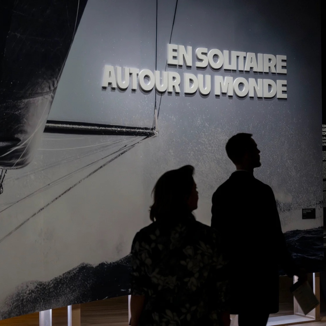 visiteurs-expo-nocturne-en-solitaire-autour-du-mon