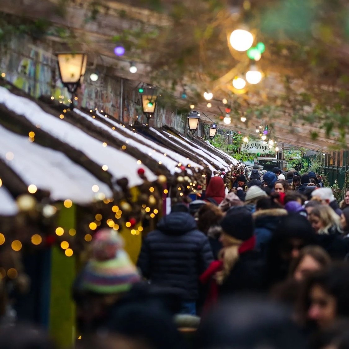 marche-de-noel-paris-2024-recyclerie-arbres-stands