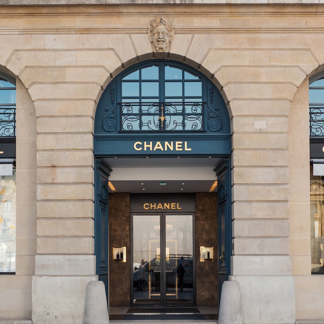 boutique-chanel-paris-vitrine-luxe-paris-maison-de