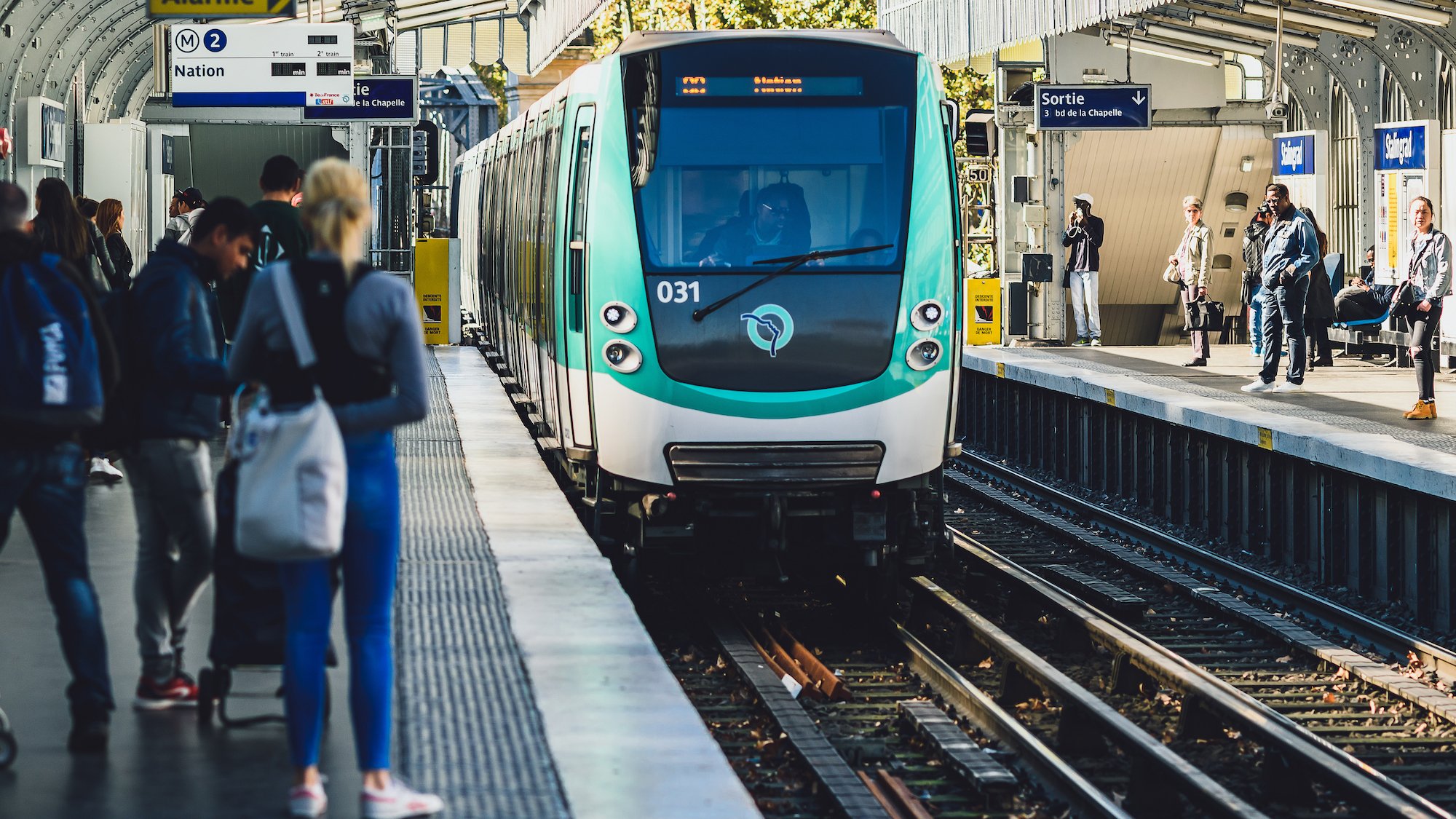 qaui-metro-paris-ligne-2-station-la-chapelle-entre