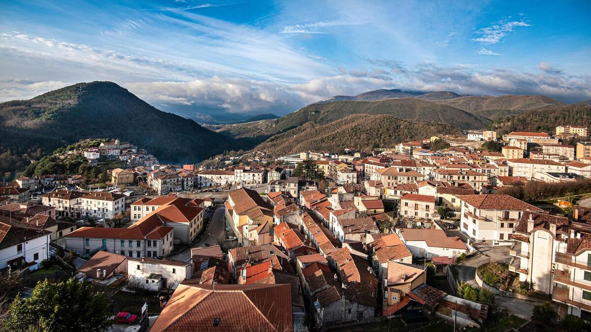 This Italian village offers houses for one euro! | Le Bonbon