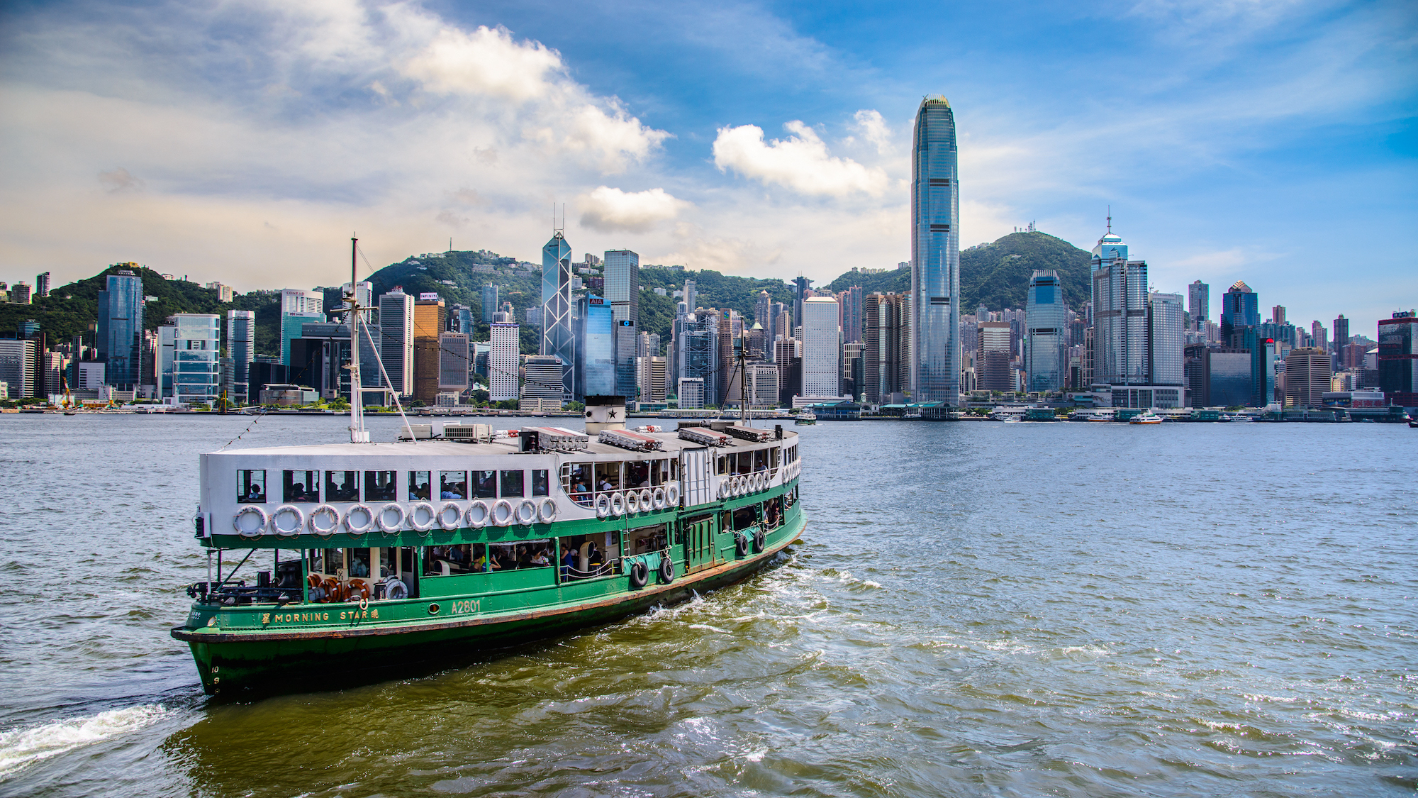 -hong-kong-tourism-board-star-ferry-et-la-baie-vic