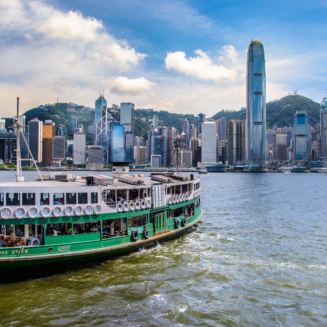 -hong-kong-tourism-board-star-ferry-et-la-baie-vic