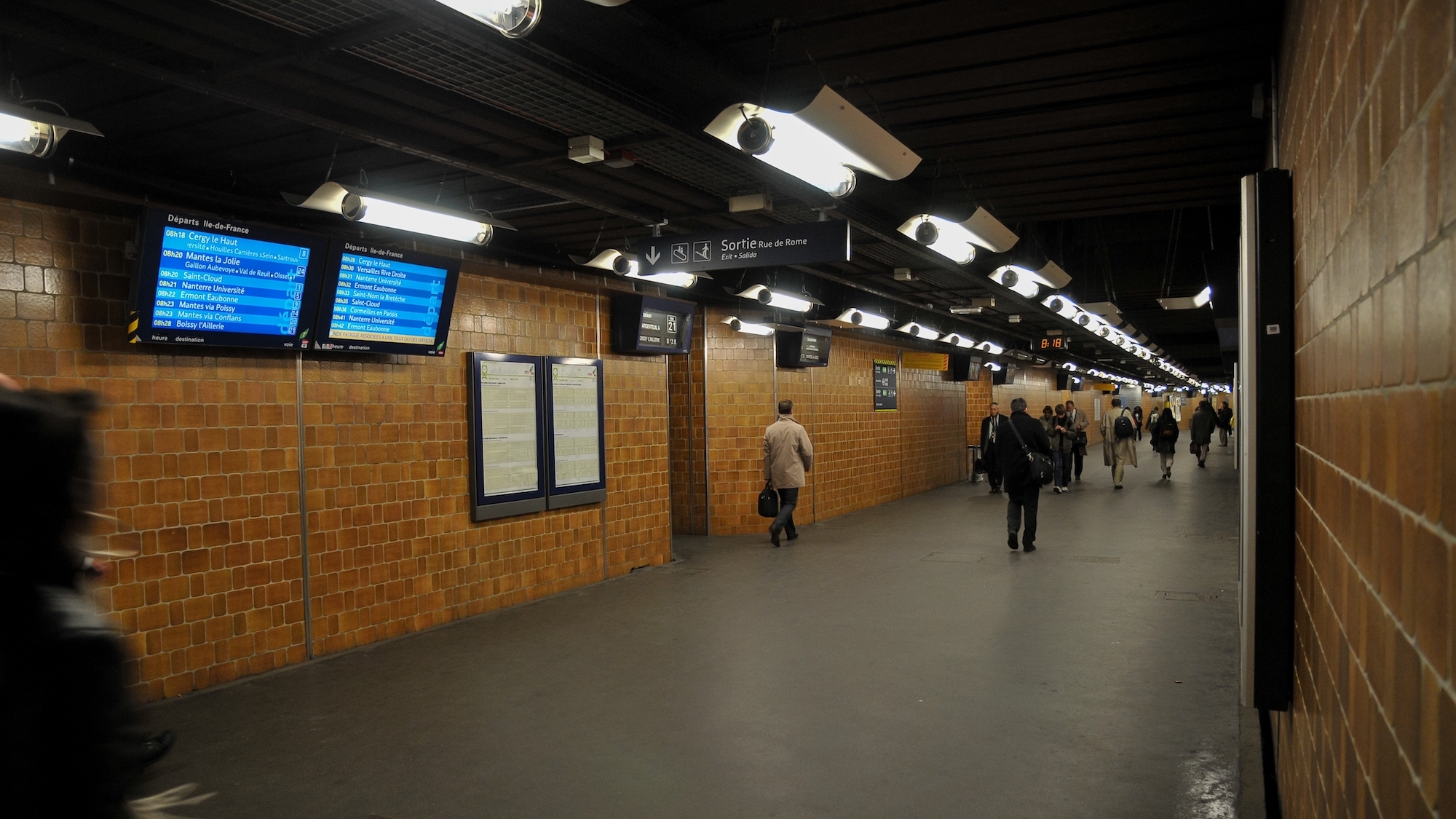 couloir-sous-sol-gare-saint-lazare-paris-franche-m