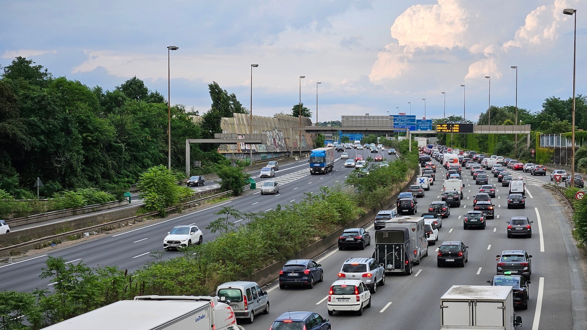 photo-autoroute-paris-bouchon-a86-banlieue-reducti