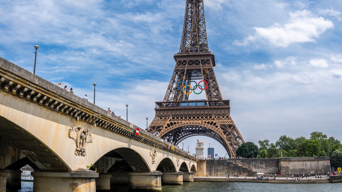 La tour Eiffel garde ses anneaux après les JO | Le Bonbon