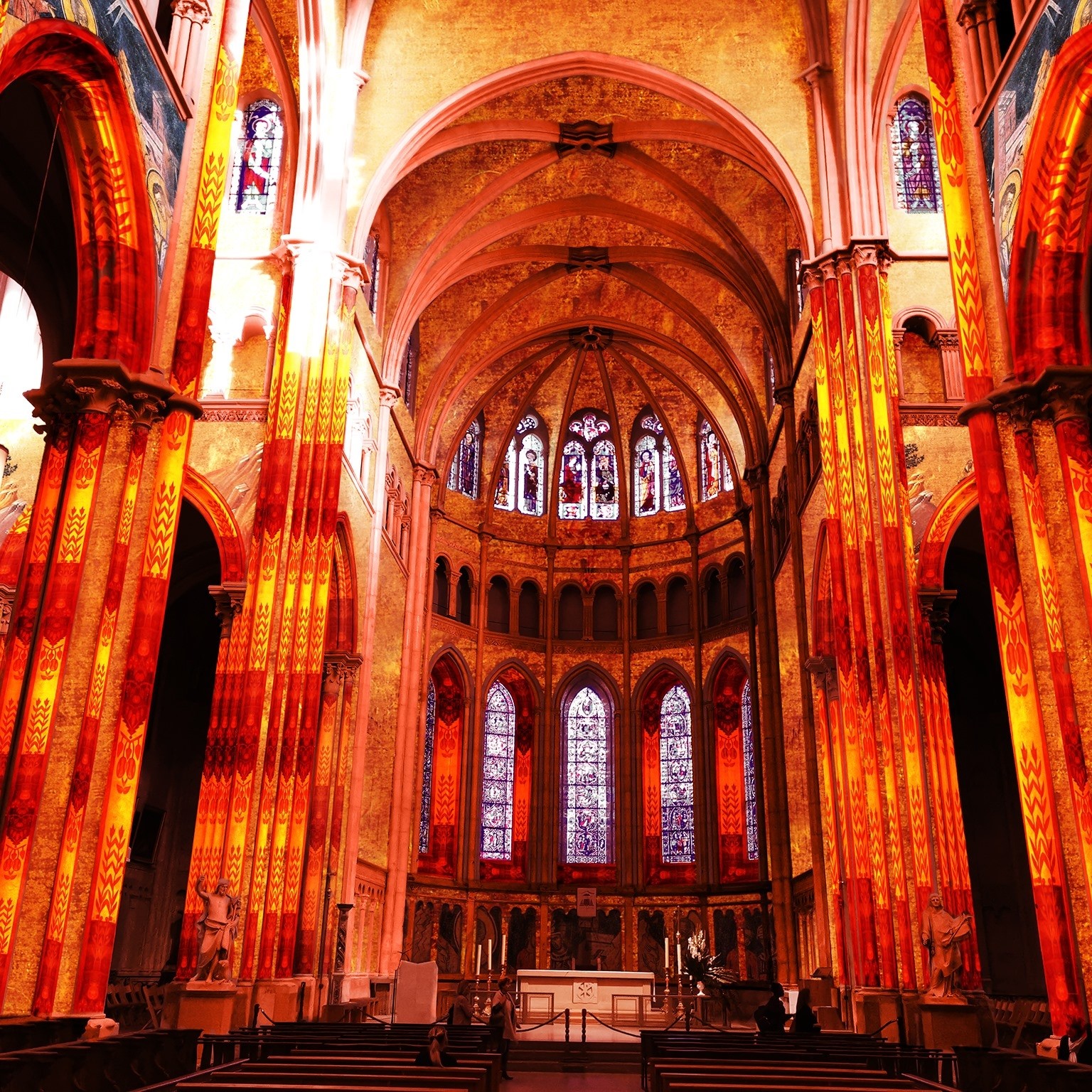 spectacle lyon née de la lumière cathédrale saint-jean