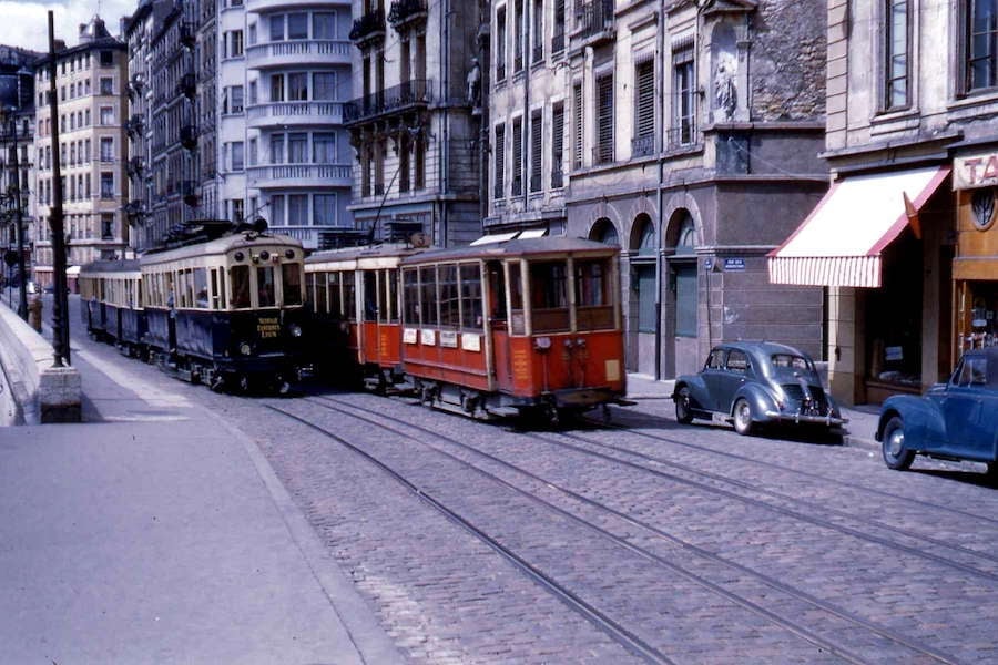 train-bleu-lyon-pecherie