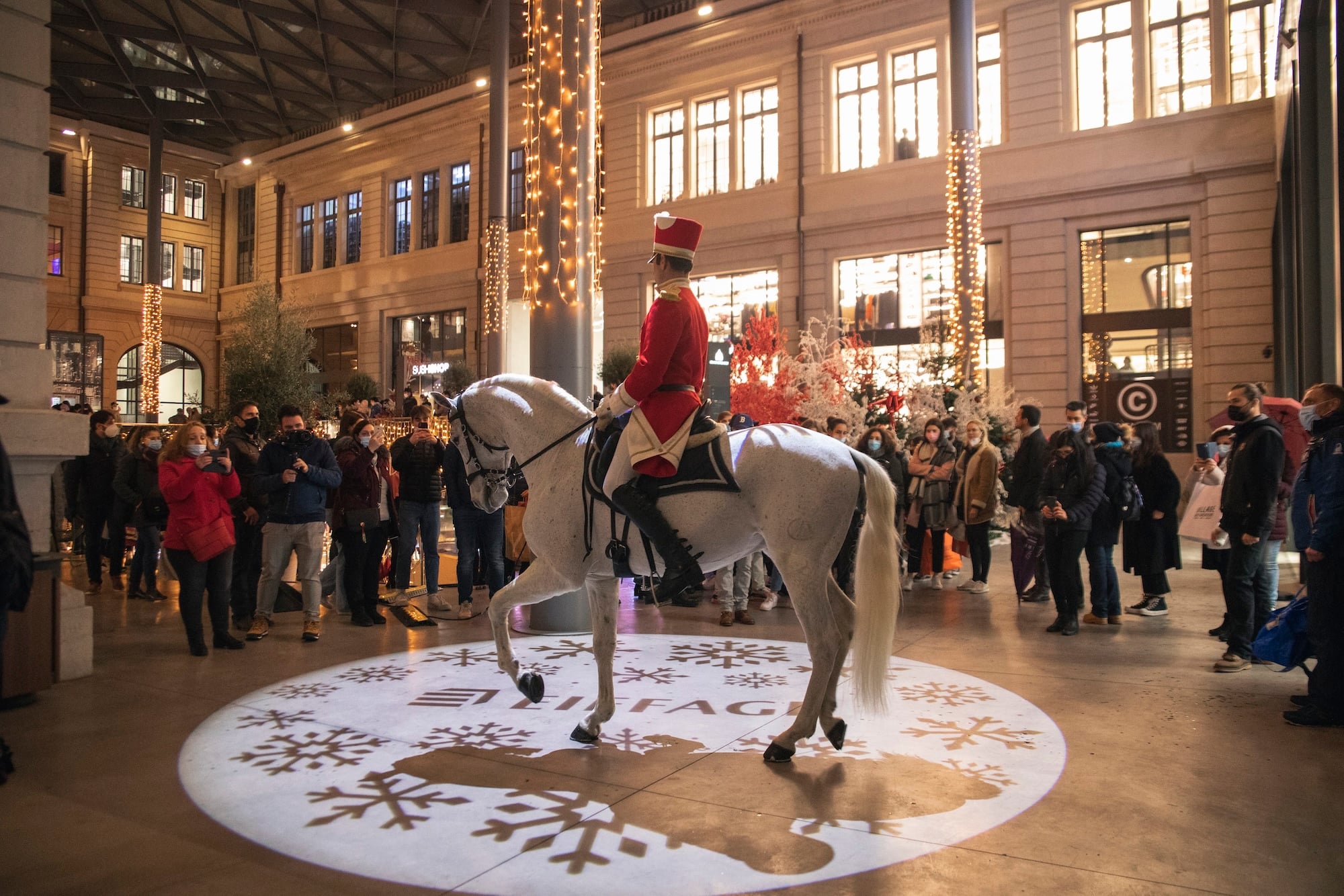 grand-hotel-dieu-lyon-noel-decorations-shopping