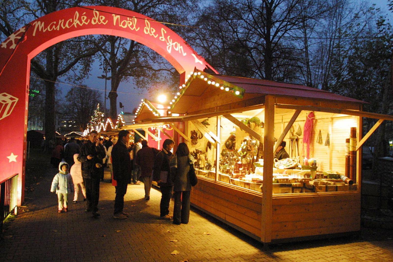 petition-marche-noel-lyon-place-bellecour