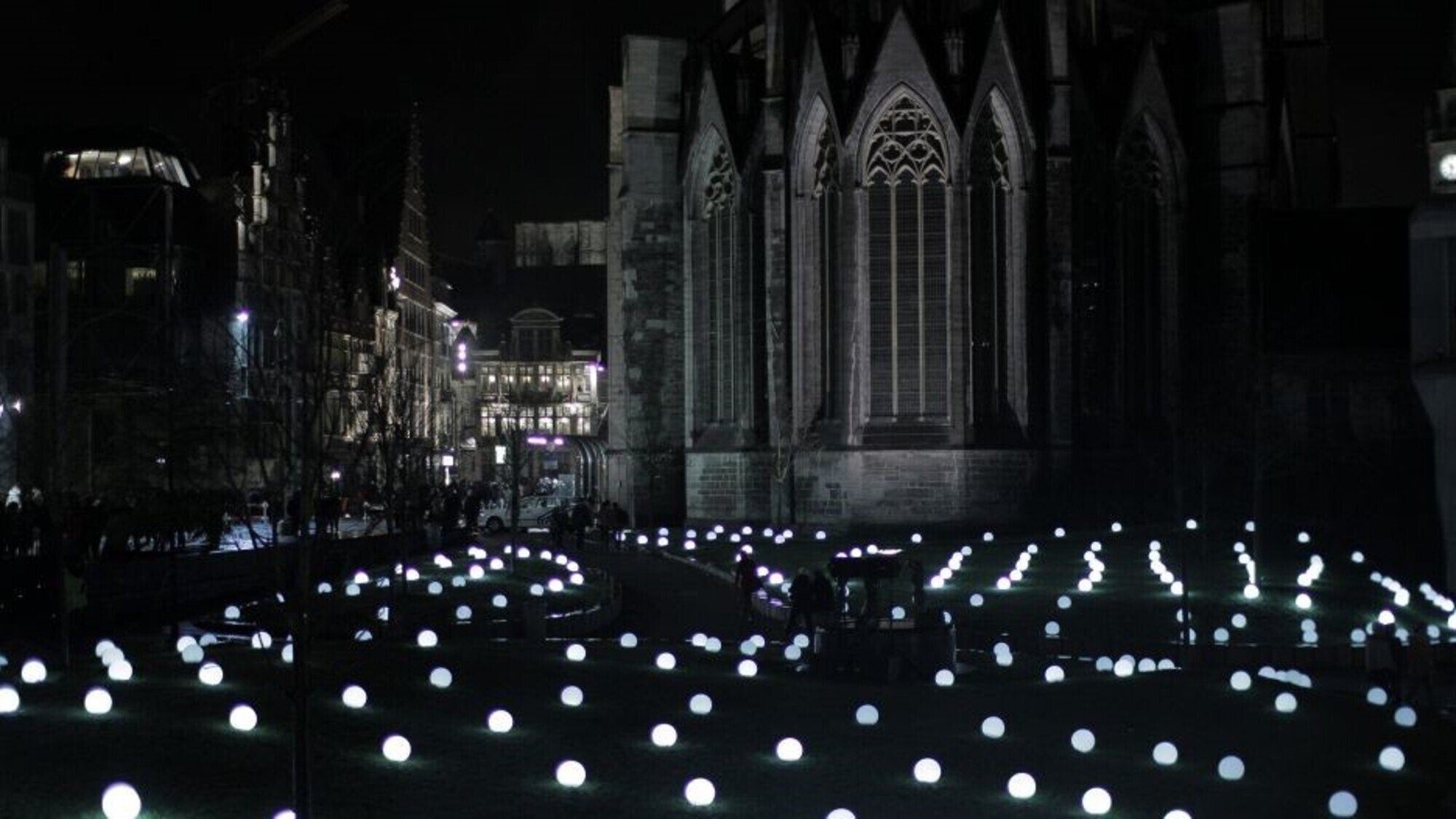 Un show magique avec des centaines de boules lumineuses bientôt à Nantes boules-lumineuses