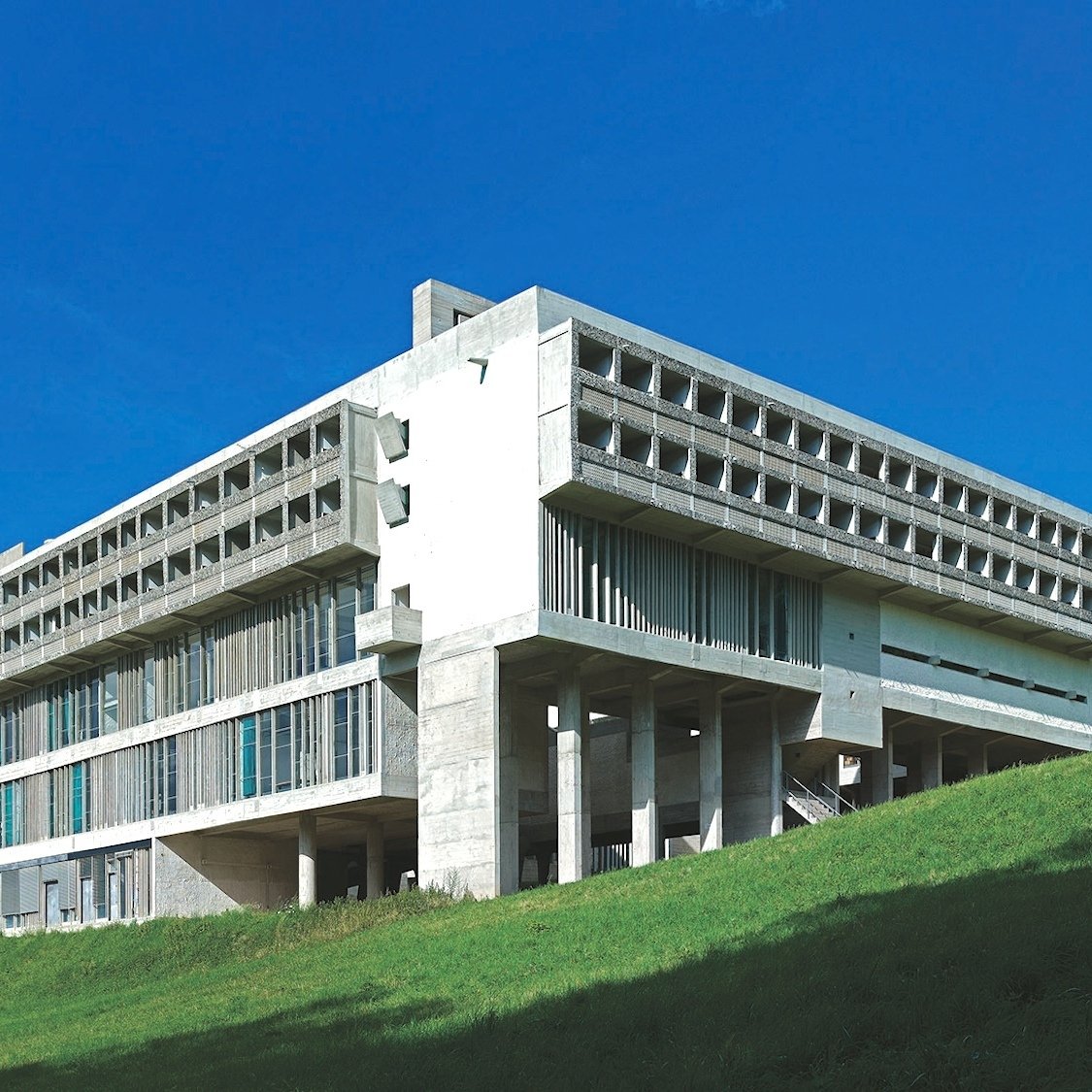 pres-lyon-couvent-tourette-corbusier