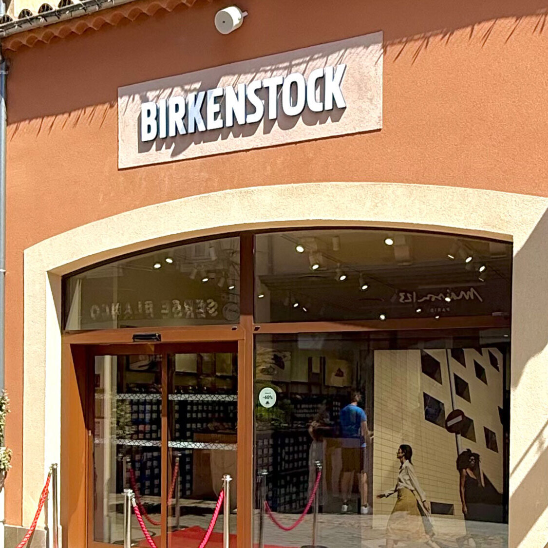 Cette célèbre marque de sandales ouvre une boutique à prix cassés à 1h de Marseille birkenstock-sandales-outlet-marseille
