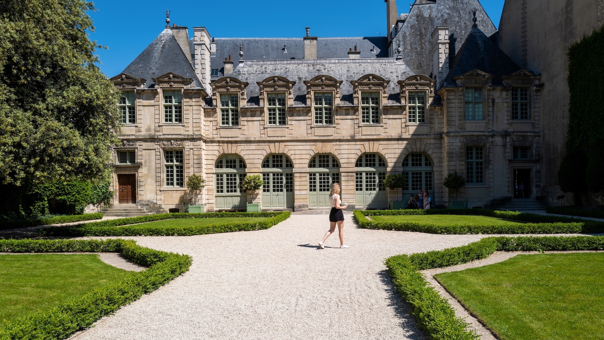 Une programmation culturelle gratuite dans le Marais en septembre hotel-de-sully-marais