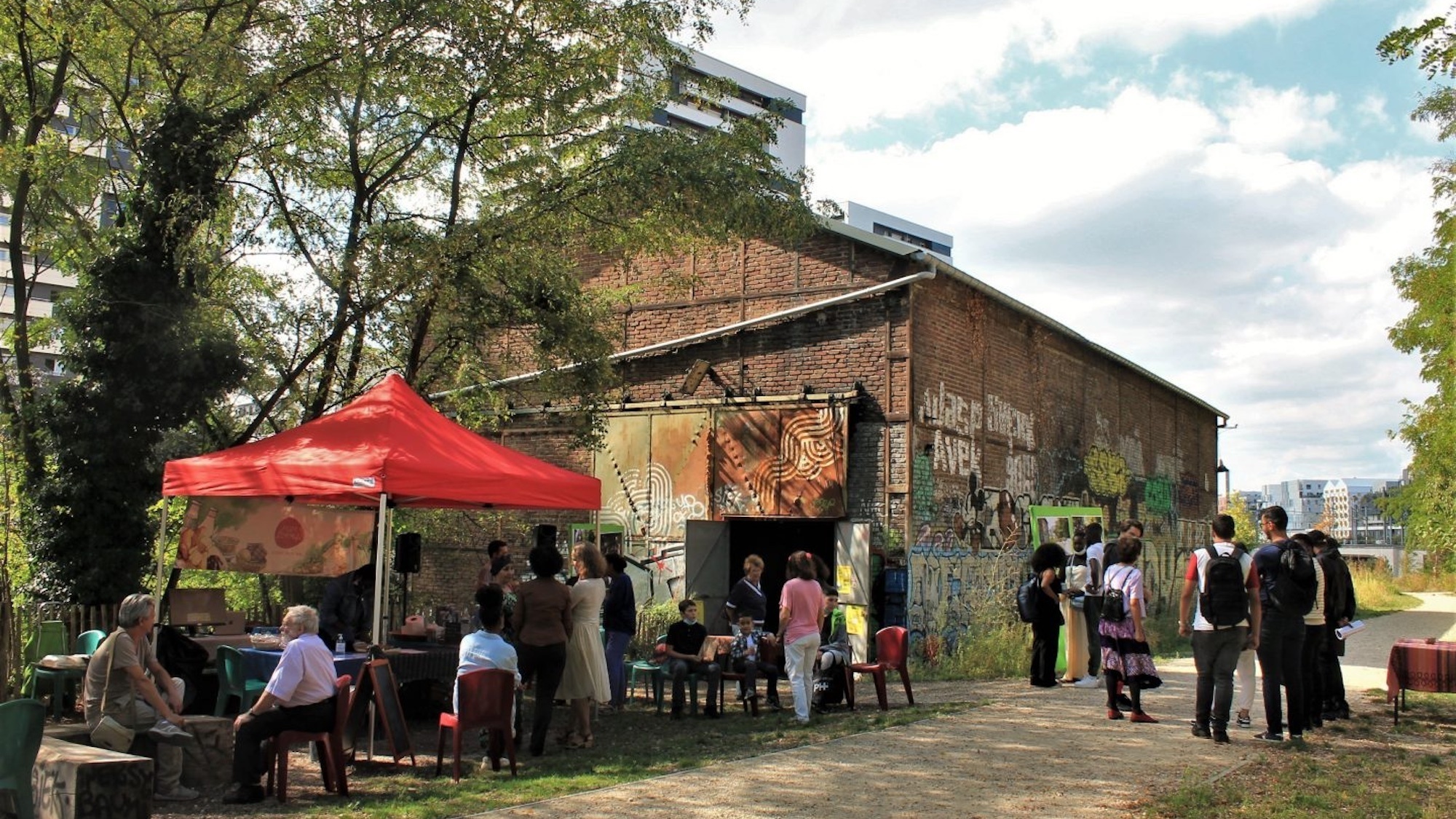 Friperie géante à partir de 1€ et open air sur les rails de la petite ceinture ce weekend ! njdjndjn-2-2000