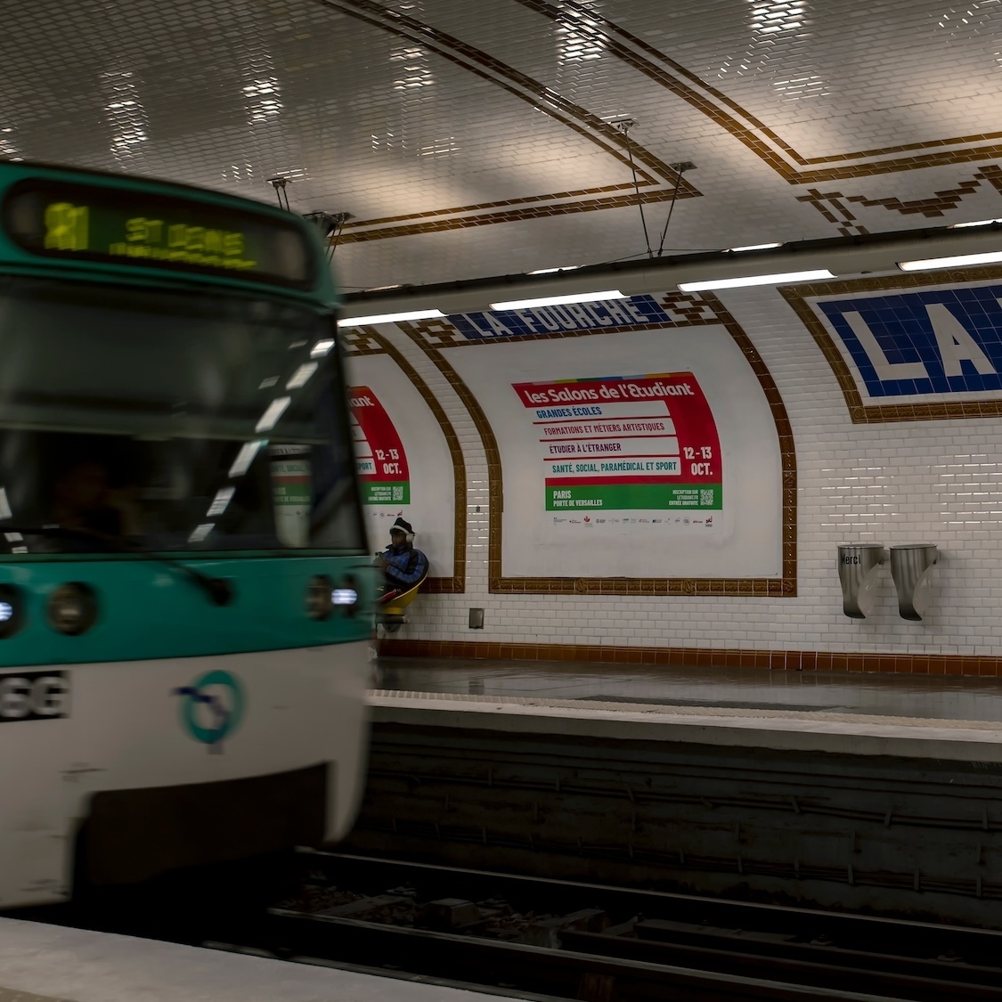 metro-paris-shutterstock