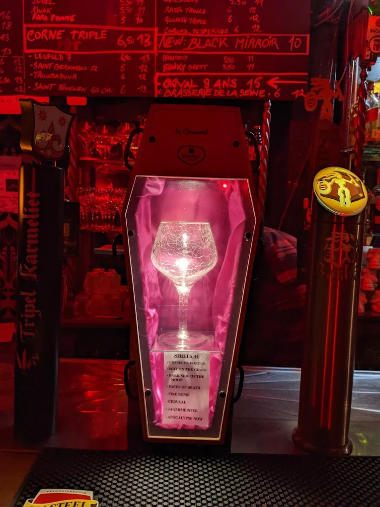le-cercueil-bruxelles-bar-terrifiant