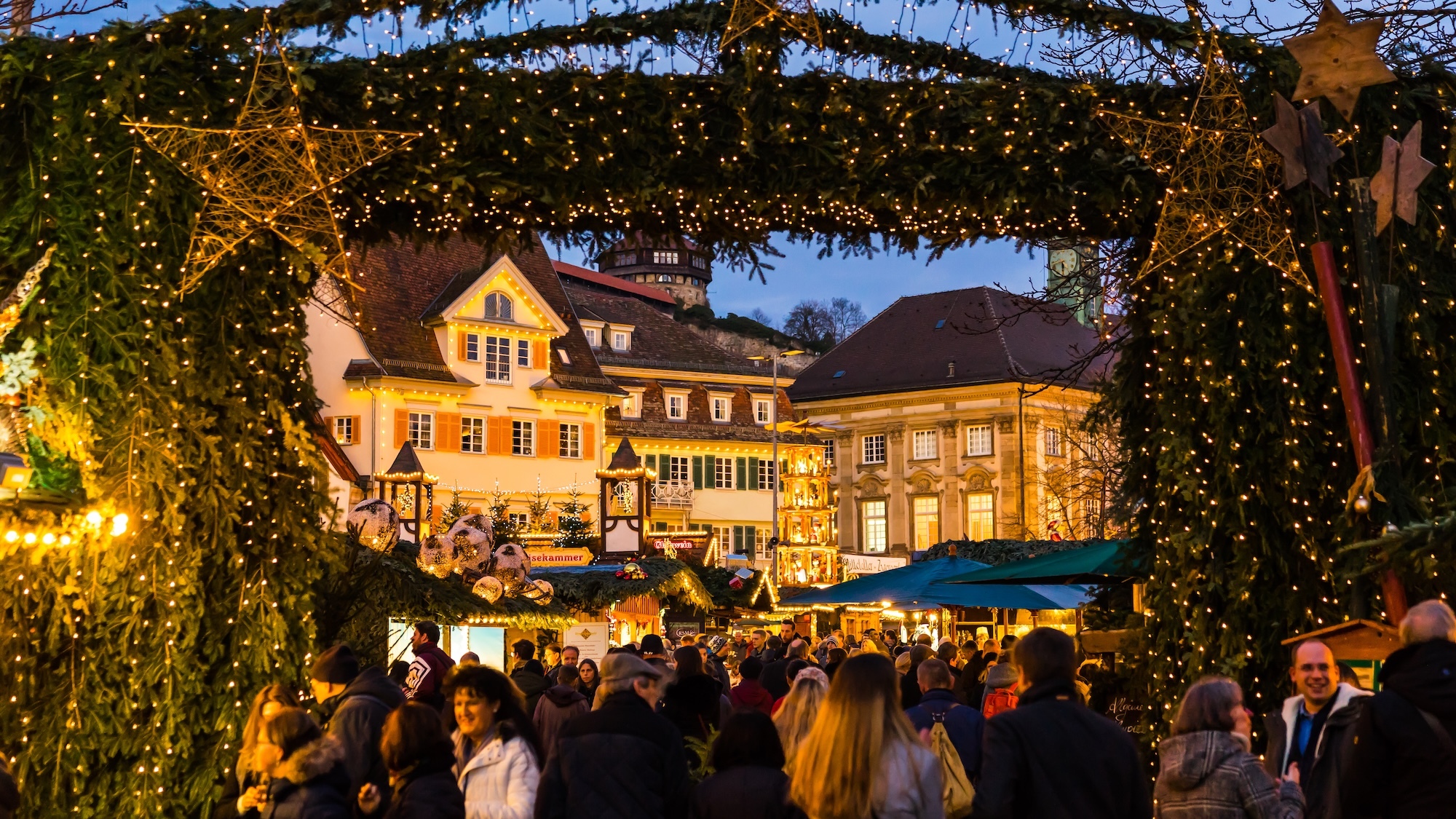 Ce magnifique village à 2h de Strasbourg accueille un incroyable marché de Noël médiéval shutterstock-1616431156
