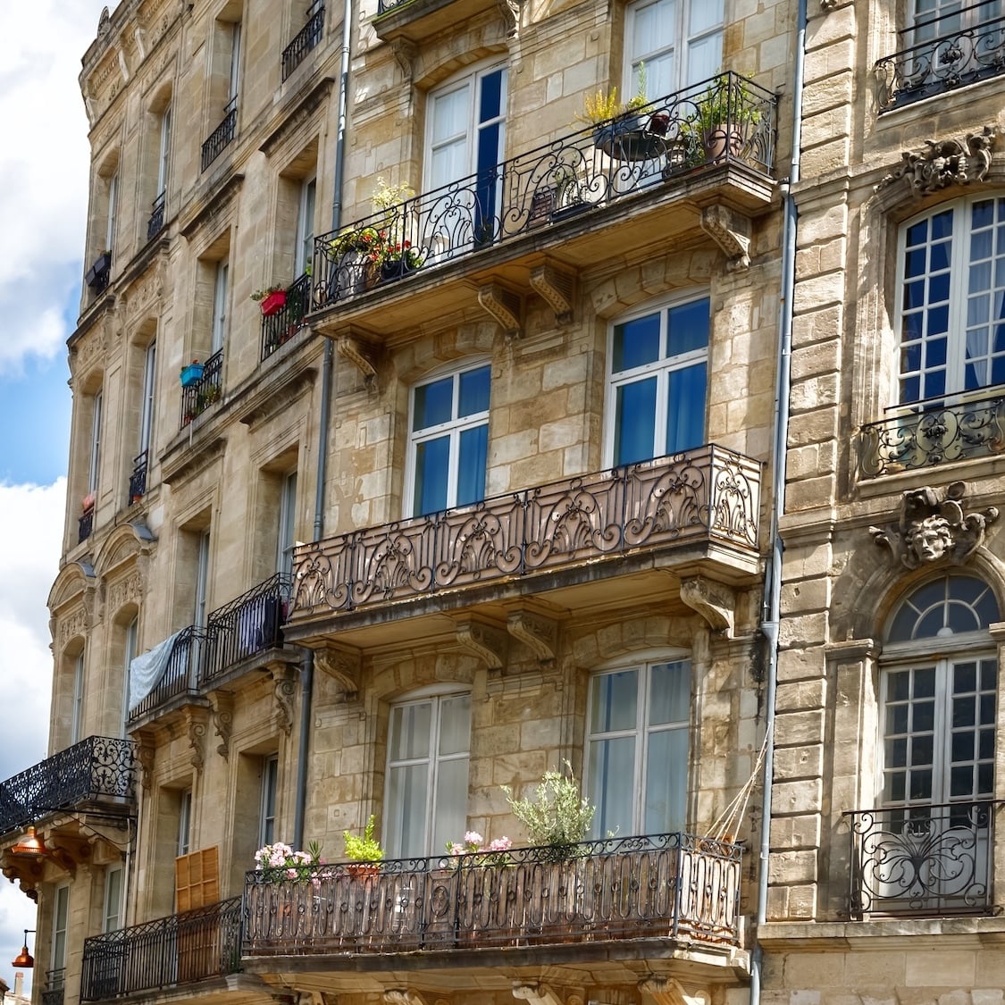Immobilier : Bordeaux figure parmi les 10 villes les moins abordables d’Europe selon une nouvelle étude mondiale immeuble-bordeaux