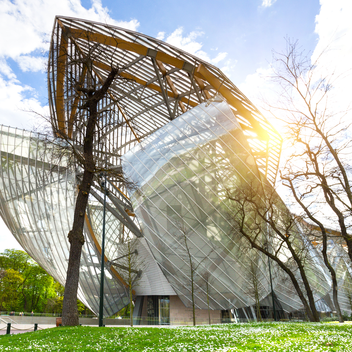 Une nocturne à la Fondation Louis Vuitton avec l'un des meilleurs kebabs de Paris ! fondation-louis-vuitton-bois-boulogne-soleil-fleur