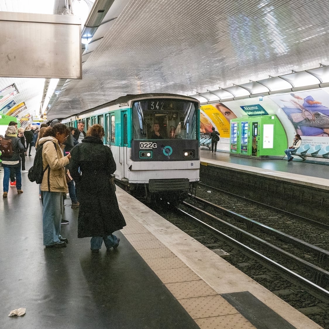 Métro : bientôt plus de rames sur 4 lignes très empruntées shutterstock-2463858185