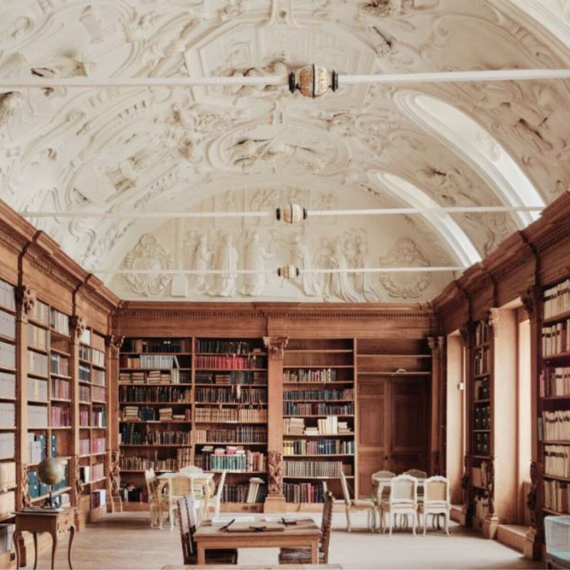 bibliotheque-livres-sculptures