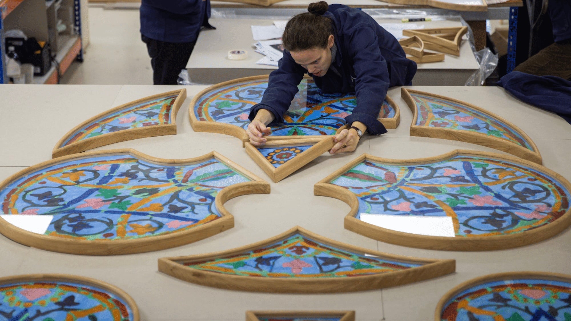 Les futurs vitraux de Notre-Dame se dévoilent au Grand Palais clairetabouret