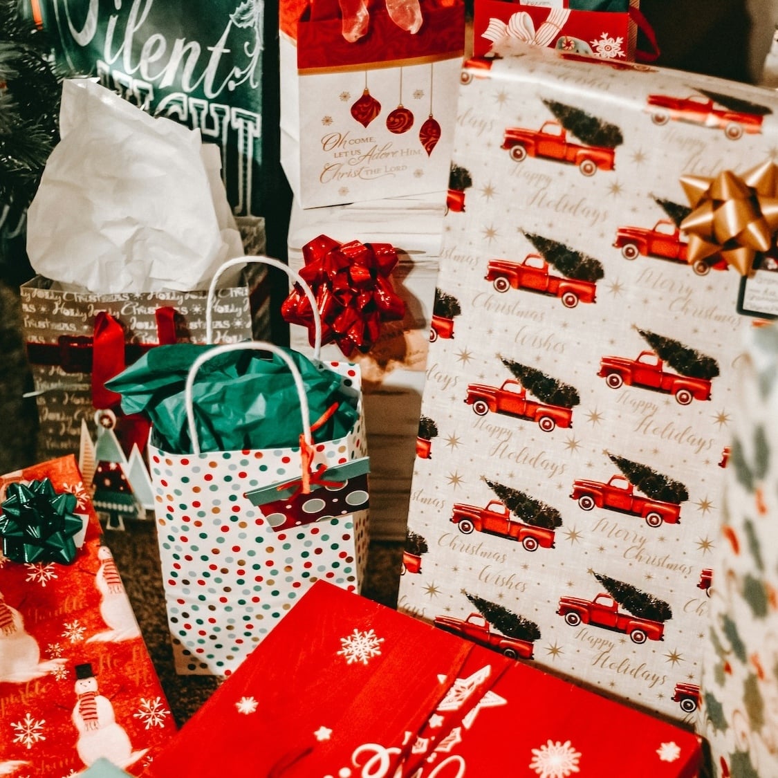 30 Christmas Gift Ideas for Every Budget isaac-martin-unsplash