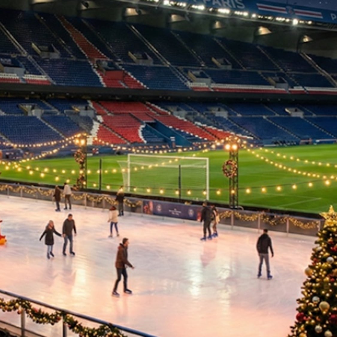 A 225 m2 ice rink transforms the Parc des Princes for Christmas! parc-des-princes