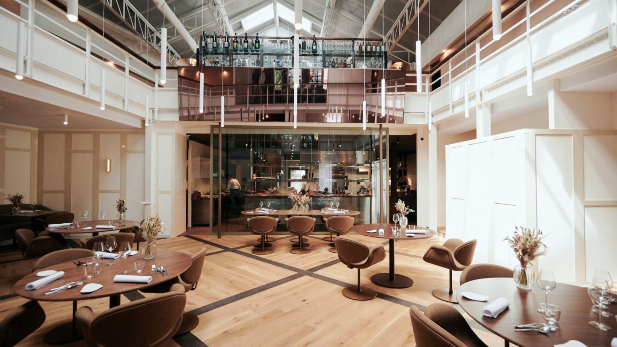 Un restaurant lillois entre dans le Top des meilleures tables du monde restaurant-chaises-tables-bar