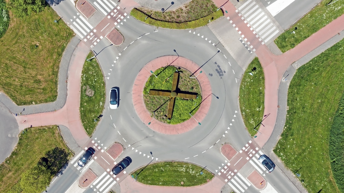 The first Dutch roundabout is going to be installed near Lyon: cars ...
