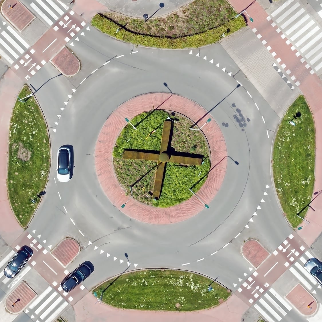 rond-point-hollandaise-lyon-voitures-plus-priorita